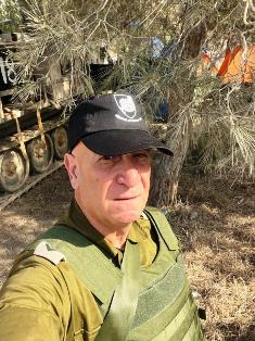 רנ"ג במילואים הרצל סרור , משרת במילואים מפתיחת המלחמה , מסייע מסביב לשעון לאגד אחזקה.  "תן לו בעיה – הוא יביא פתרון. תן לו קמבינה – הוא יביא חיים. הרצל סרור – האיש מאחורי הקלעים"